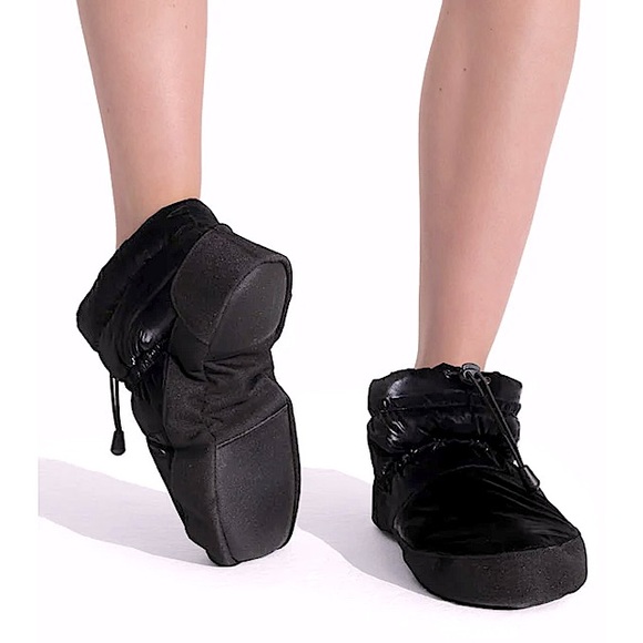 Yumiko Shoes - Nikolay Booties NWOT 🩰